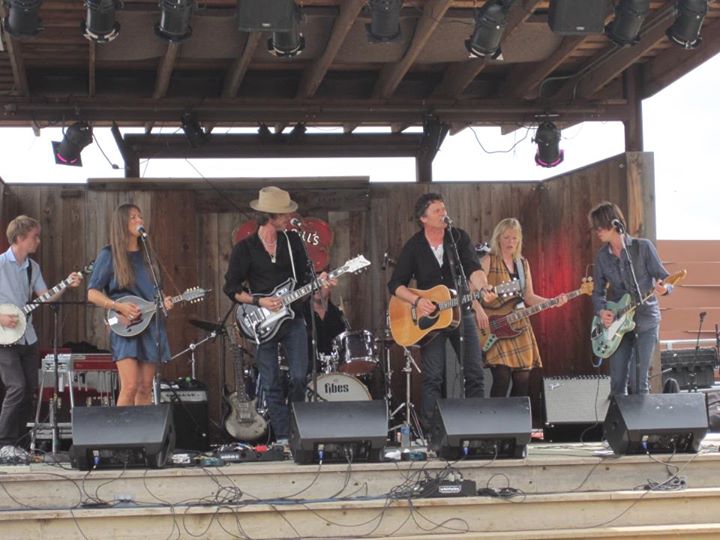 Claudia Scott band pic