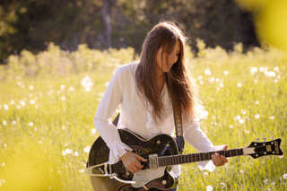 Claudia Scott solo pic 4